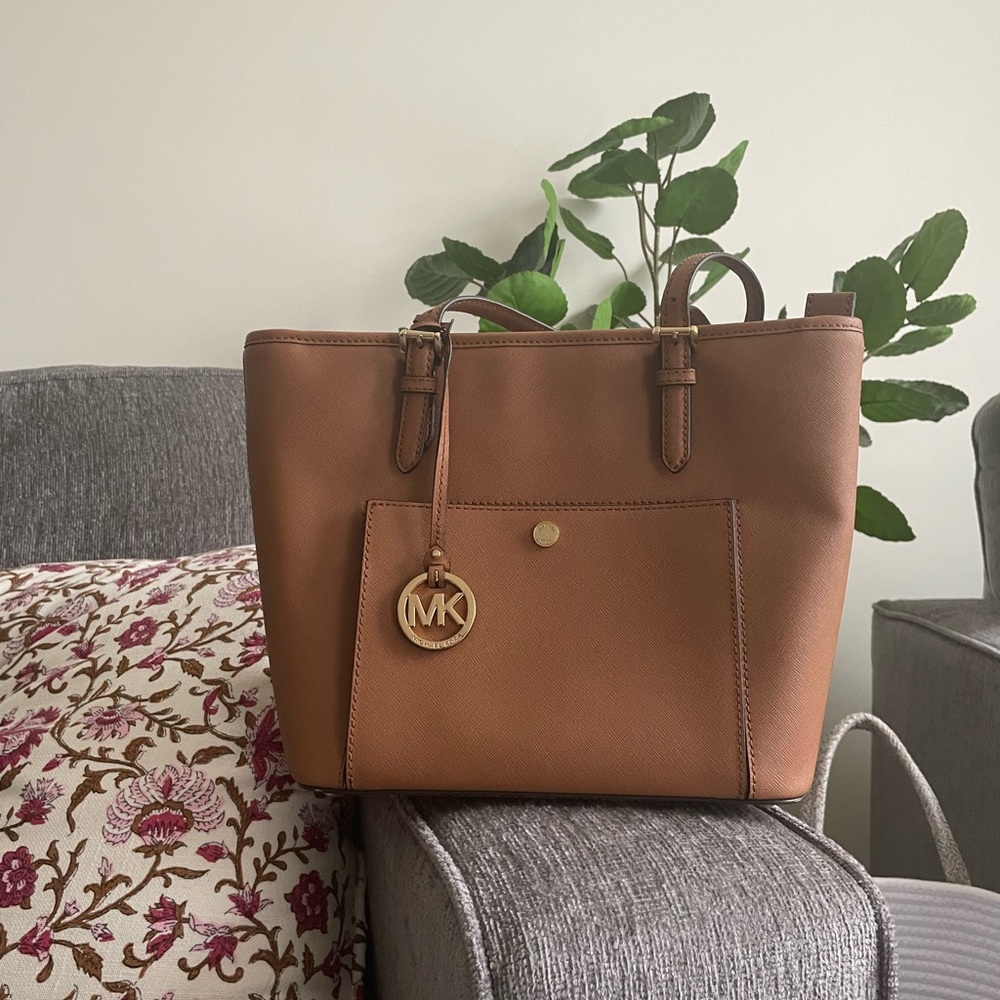 Michael Kors Jet Set Tote in Acorn